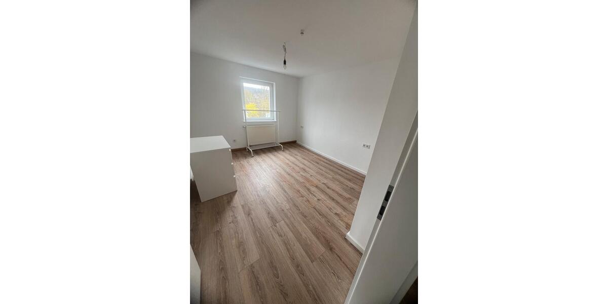 Maisonettenwohnung Siegen - 6 Zimmer, 95 m&sup2;, 1.300&euro; | Angebot:26031676