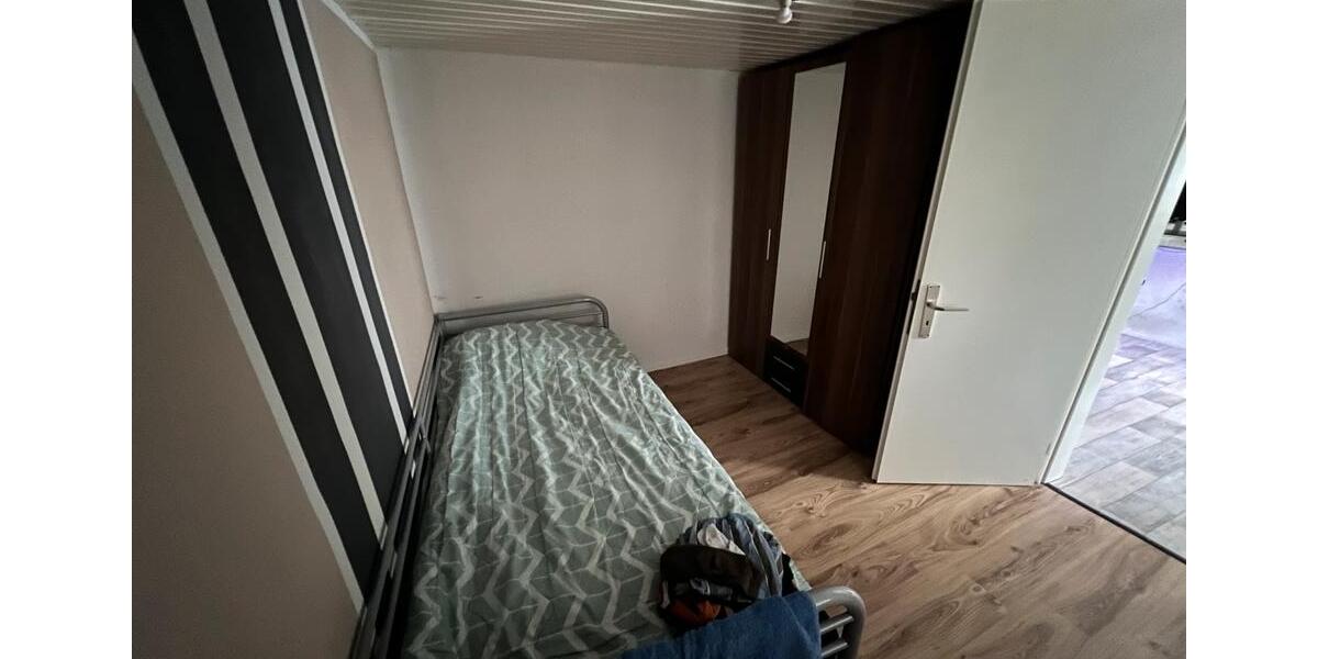 Reihenhaus Weitefeld - 7 Zimmer, 114 m&sup2;, 75.000&euro; | Angebot:26521092