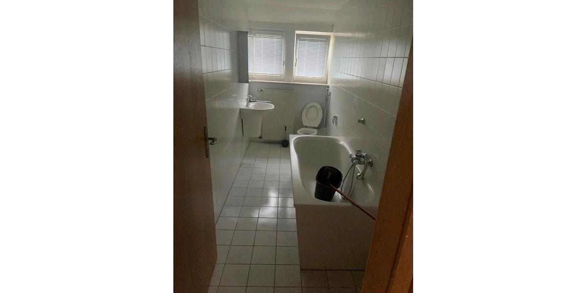 Dachgeschoßwohnung Siegen Dillnhütten - 4 Zimmer, 80 m&sup2;, 950&euro; | Angebot:25974935