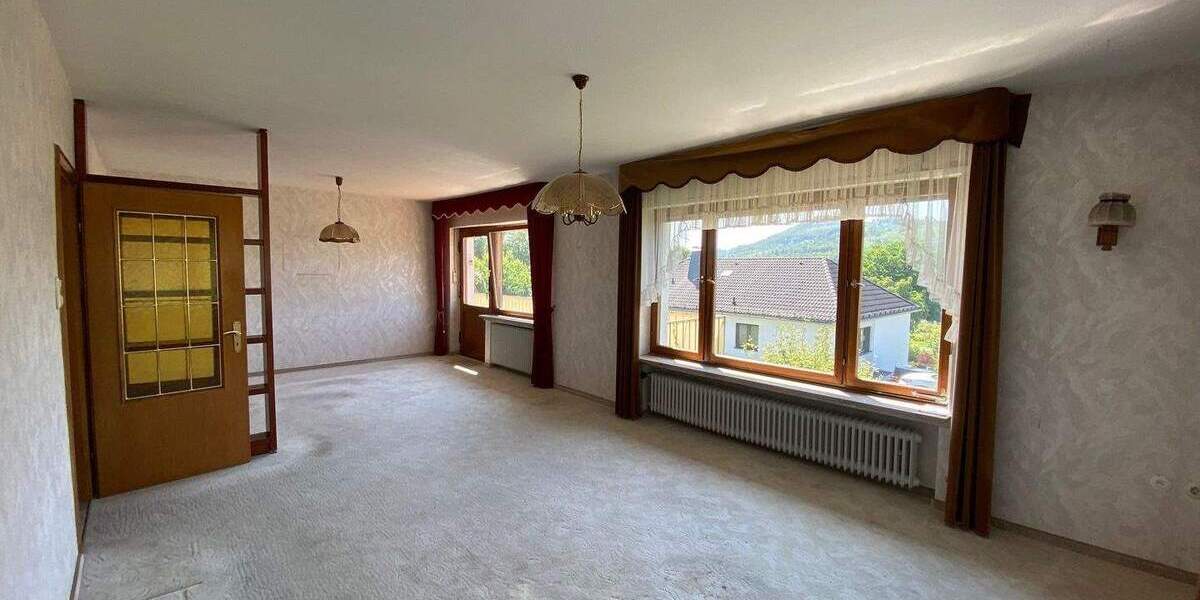 Einfamilienhaus Bad Laasphe - 5 Zimmer, 158 m&sup2;, 190.000&euro; | Angebot:25667526