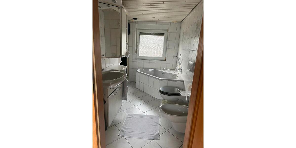 Dachgeschoßwohnung Eschenburg - 6 Zimmer, 130 m&sup2;, 900&euro; | Angebot:25220160