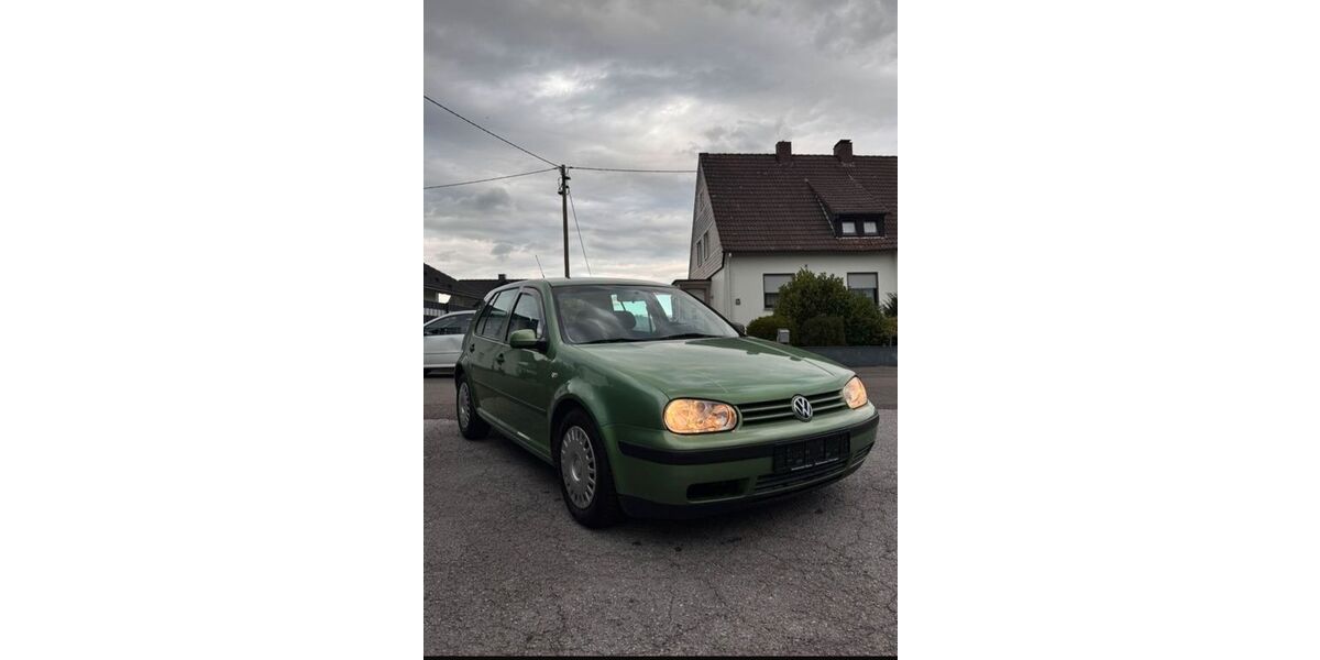 VW Golf 233.000 km 2.500 &euro; olpe 57462