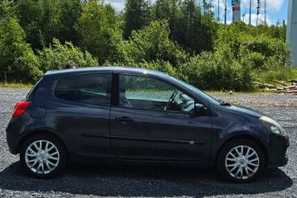 Renault Clio 175.000 km 2.490 &euro; Hattert 57644