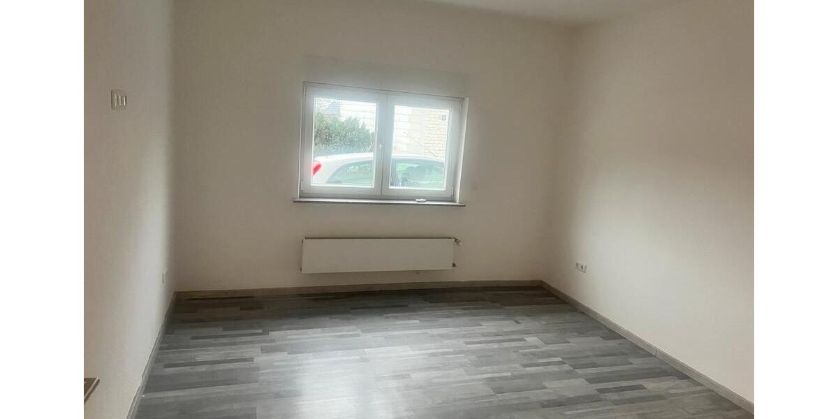 Erdgeschoßwohnung Hof - 3 Zimmer, 83 m&sup2;, 670&euro; | Angebot:25456667
