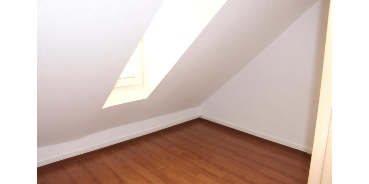 Dachgeschoßwohnung Hachenburg - 3 Zimmer, 90 m&sup2;, 590&euro; | Angebot:25431546