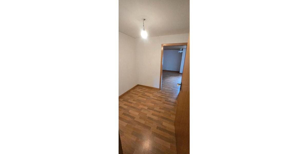 Dachgeschoßwohnung Siegen Eiserfeld - 1 Zimmer, 35 m&sup2;, 500&euro; | Angebot:25262495