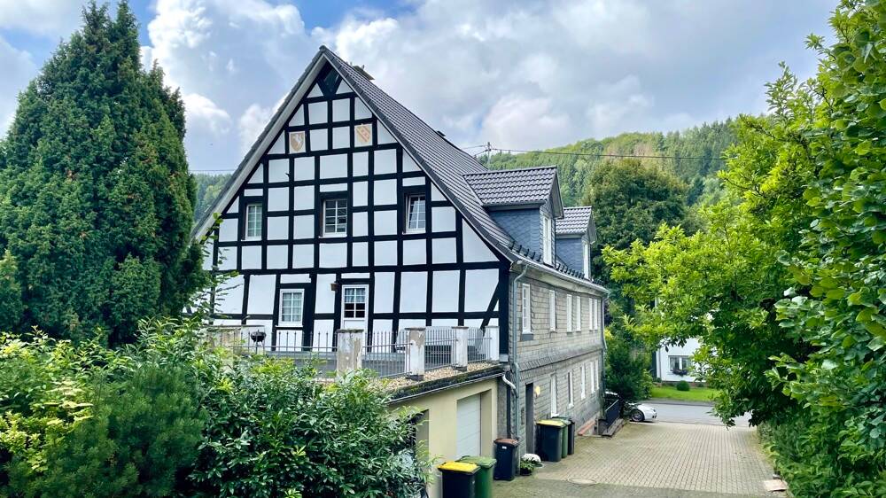 Mehrfamilienhaus, Wohnhaus Lennestadt / Bonzel Bonzel - 1 Zimmer, 337 m&sup2;, 299.000&euro; | Angebot:25736033