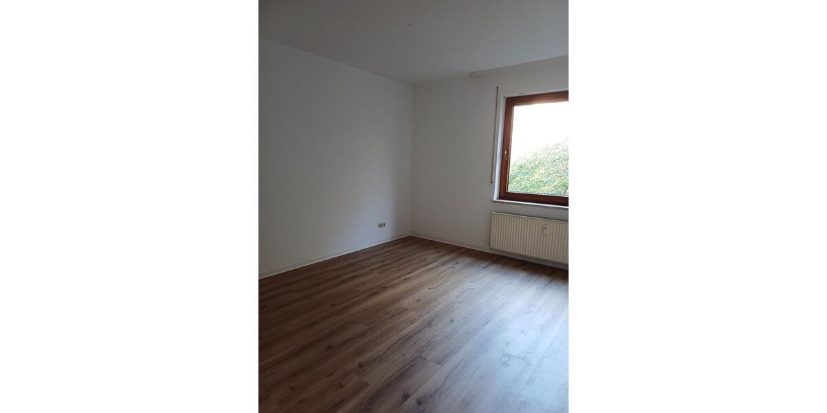 Hochparterre Siegen Kaan-Marienborn - 3 Zimmer, 77 m&sup2;, 630&euro; | Angebot:25855830