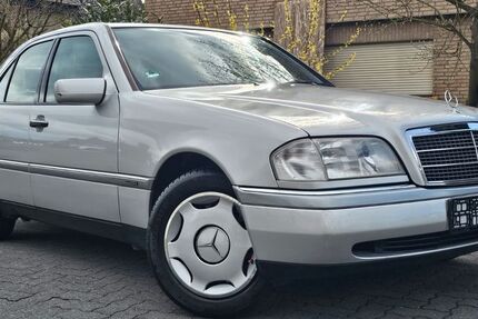 Mercedes-Benz C 180 120.900 km 4.990 &euro; Birken-Honigsessen 57587