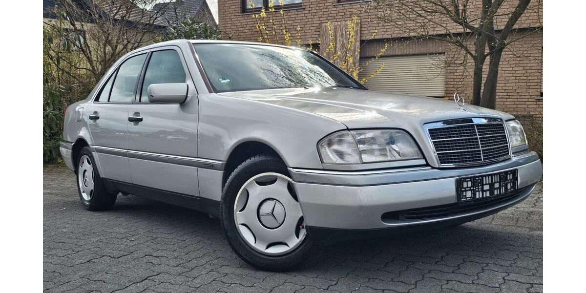 Mercedes-Benz C 180 120.900 km 4.990 &euro; Birken-Honigsessen 57587