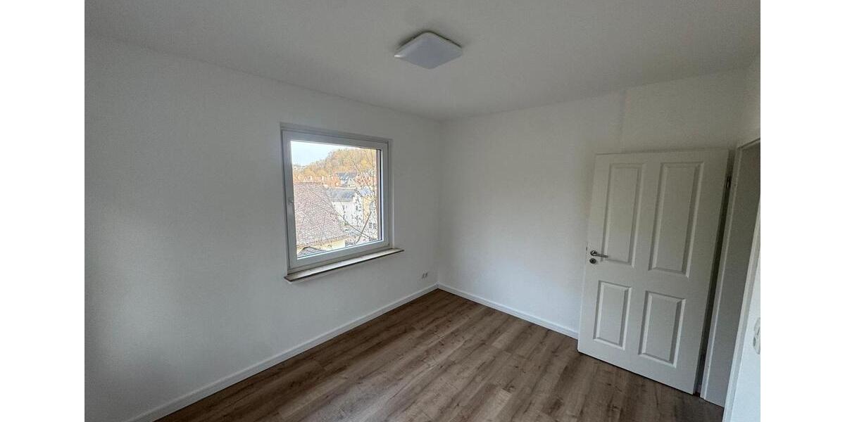 Etagenwohnung Siegen - 3 Zimmer, 86 m&sup2;, 825&euro; | Angebot:25958291