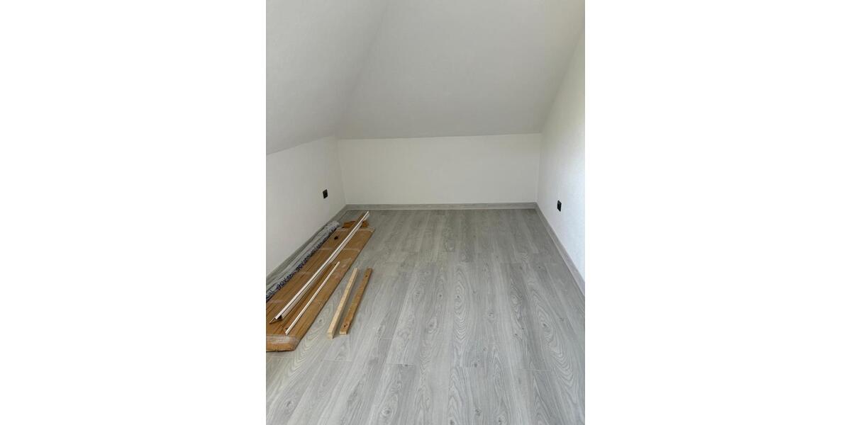 Dachgeschoßwohnung Bad Laasphe - 4 Zimmer, 120 m&sup2;, 700&euro; | Angebot:24840310