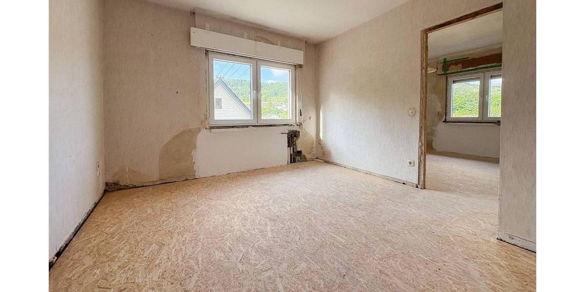 Einfamilienhaus Brachbach - 8 Zimmer, 150 m&sup2;, 210.000&euro; | Angebot:25738156