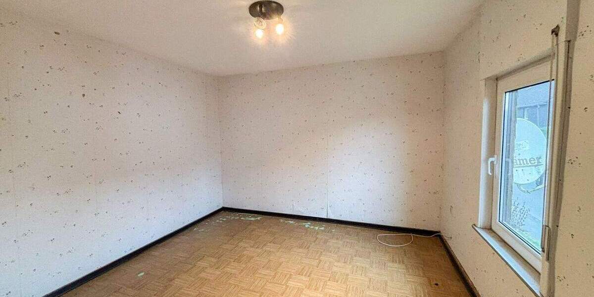 Einfamilienhaus Hamm VG - 7 Zimmer, 120 m&sup2;, 125.000&euro; | Angebot:25776417