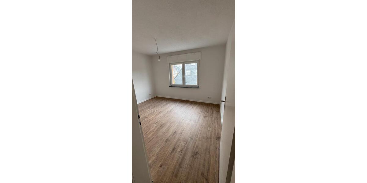 Etagenwohnung Siegen Dillnhütten - 5 Zimmer, 100 m&sup2;, 1.100&euro; | Angebot:25640102
