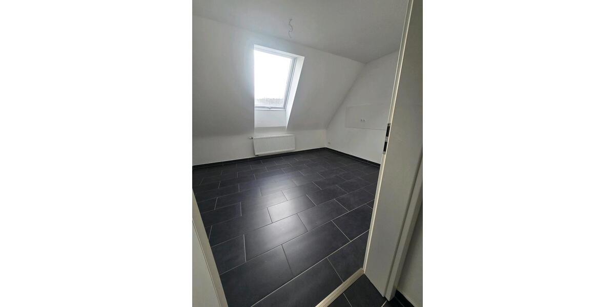 Dachgeschoßwohnung Siegen Dillnhütten - 3 Zimmer, 53 m&sup2;, 498&euro; | Angebot:24676956