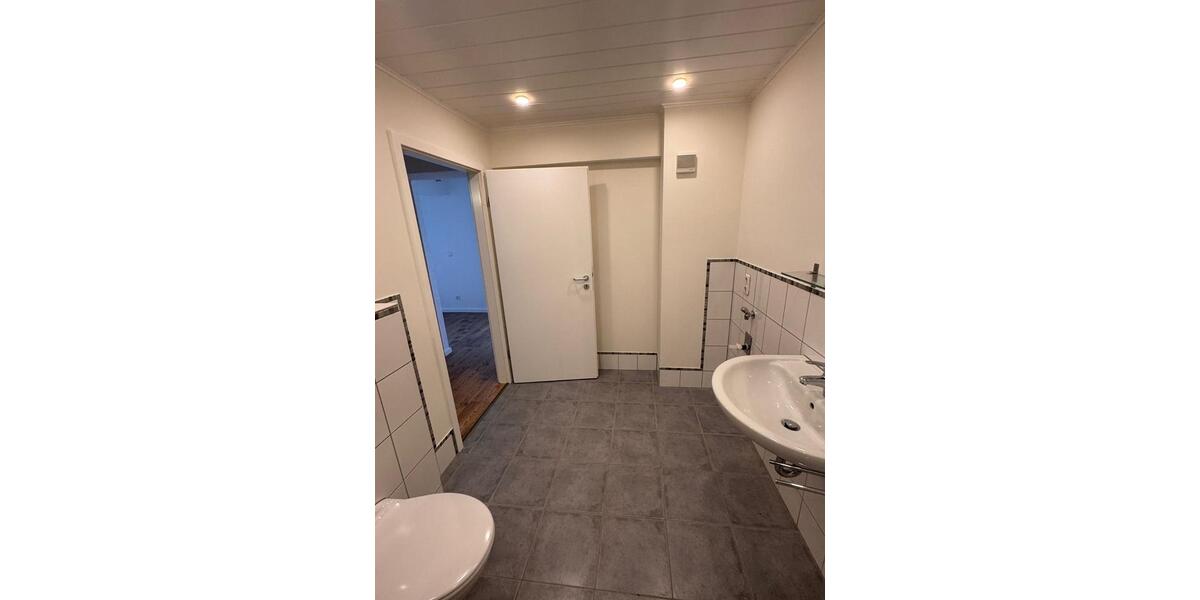 Etagenwohnung Siegen - 2 Zimmer, 70 m&sup2;, 625&euro; | Angebot:25457232