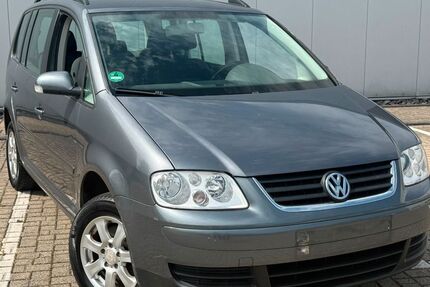 VW Touran 221.905 km 2.999 &euro; Kreuztal 57223