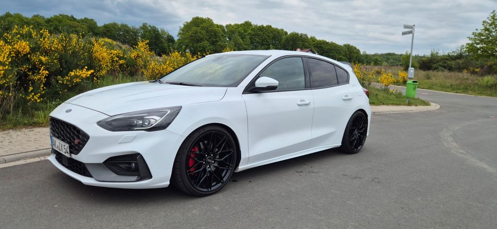 Ford Focus 93.000 km 19.800 &euro; Scheuerfeld 57584