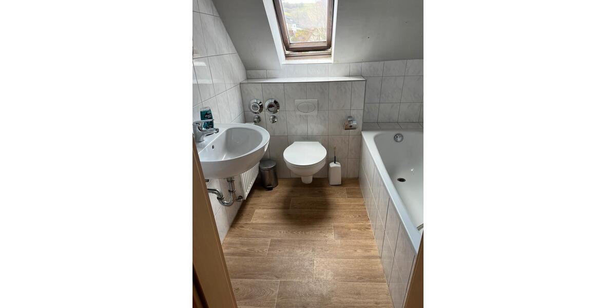 Dachgeschoßwohnung Lennestadt - 1 Zimmer, 60 m&sup2;, 400&euro; | Angebot:25784070