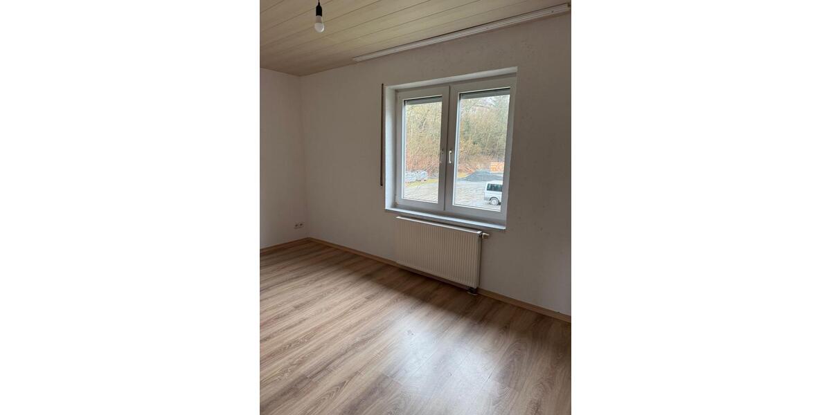 Erdgeschoßwohnung Scheuerfeld - 3 Zimmer, 90 m&sup2;, 600&euro; | Angebot:25168100