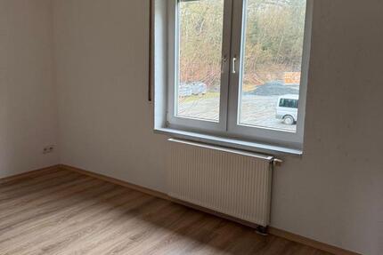 Wohnung Scheuerfeld - 3 Zimmer, 90 m&sup2;, 600&euro; | Angebot:25168100