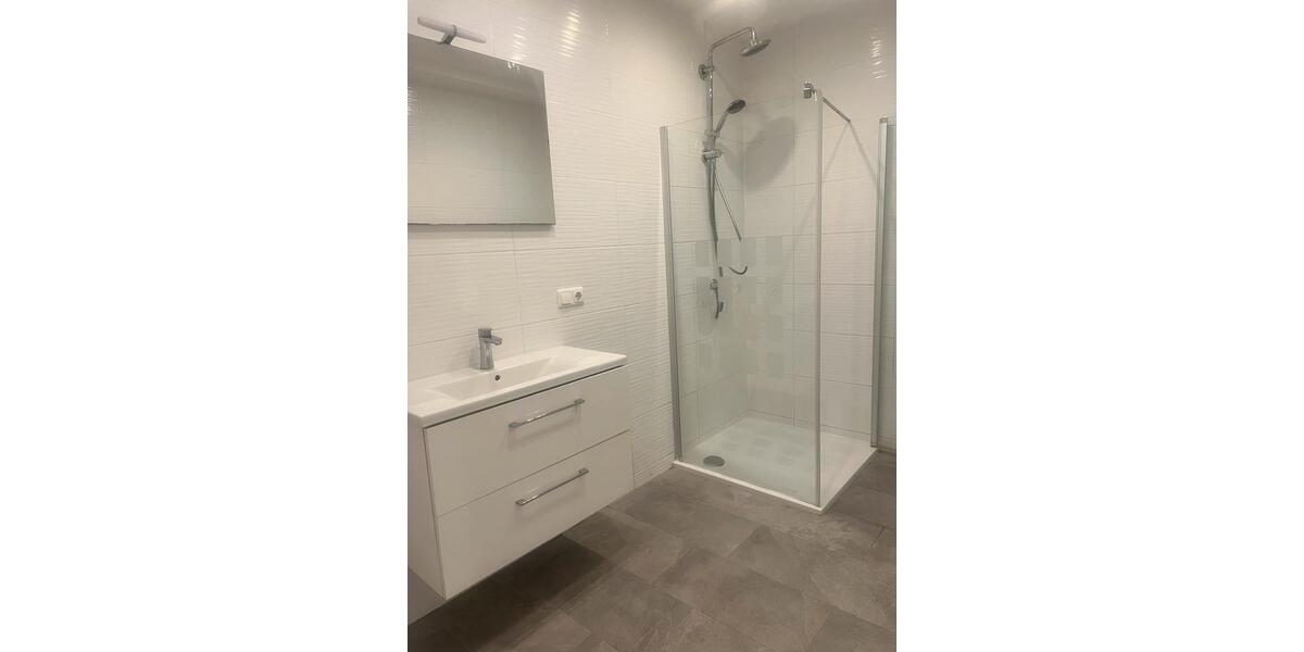 Erdgeschoßwohnung Hof - 3 Zimmer, 83 m&sup2;, 670&euro; | Angebot:25456667