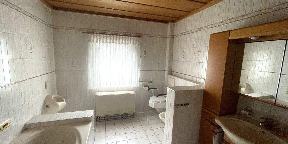 Etagenwohnung Dietzhölztal / Ewersbach Ewersbach - 8 Zimmer, 206 m&sup2;, 175.000&euro; | Angebot:25665420