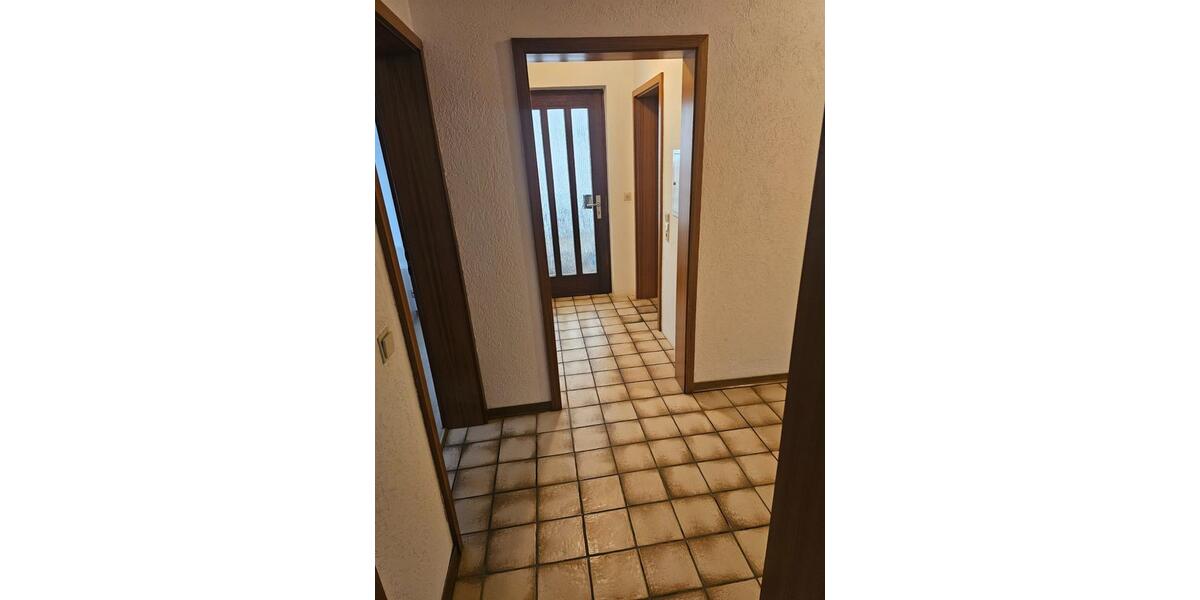 Erdgeschoßwohnung Hof - 3 Zimmer, 85 m&sup2;, 650&euro; | Angebot:25843730