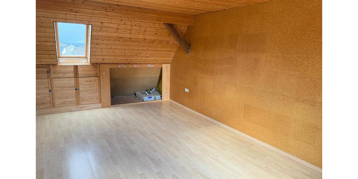 Einfamilienhaus Weitefeld - 9 Zimmer, 211 m&sup2;, 1.450&euro; | Angebot:26008565