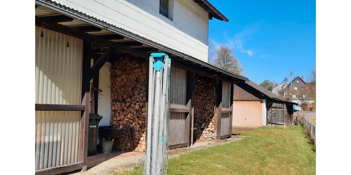 Etagenwohnung Netphen - 8 Zimmer, 180 m&sup2;, 240.000&euro; | Angebot:27024028