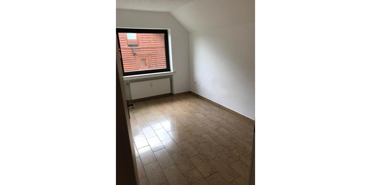 Dachgeschoßwohnung Weitefeld - 3.5 Zimmer, 80 m&sup2;, 660&euro; | Angebot:25931550