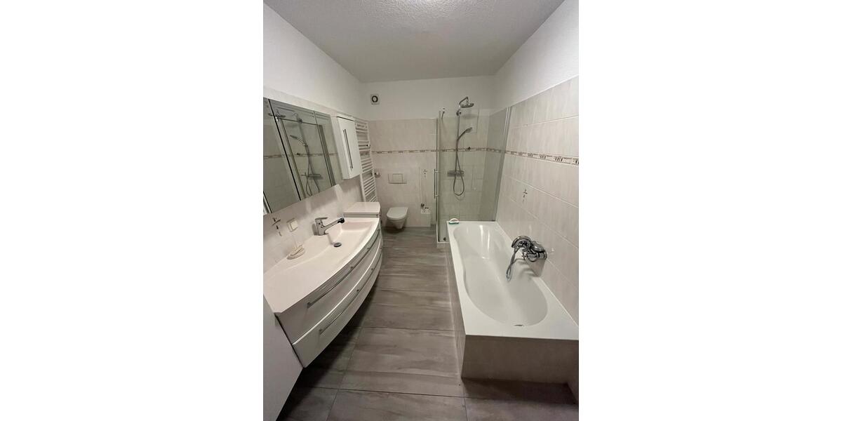 Etagenwohnung Siegen Weidenau - 3 Zimmer, 107 m&sup2;, 1.350&euro; | Angebot:25842747