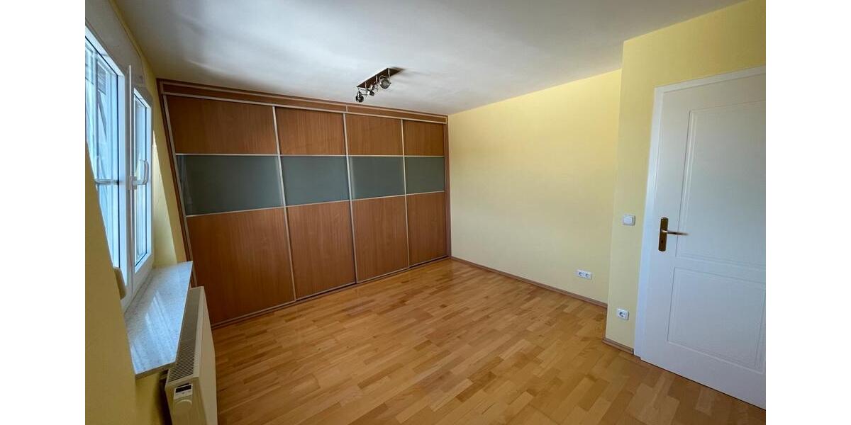 Dachgeschoßwohnung Netphen - 1 Zimmer, 94 m&sup2;, 1.134&euro; | Angebot:25656488
