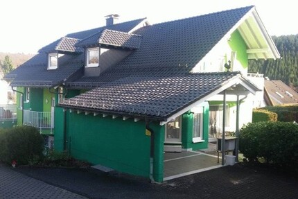 4-Parteienhaus in einem Doppelhaus mit Pool und Garten - Haus Freudenberg-Alchen | Angebot:27180773