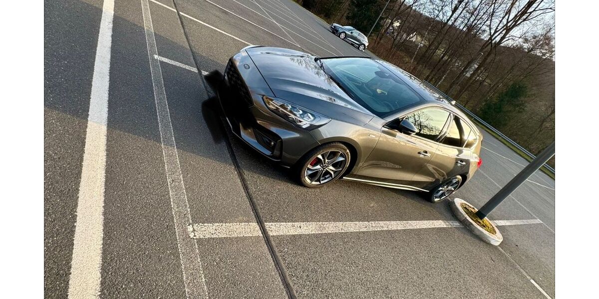 Ford Focus 83.000 km 14.500 &euro; Kirburg 57629