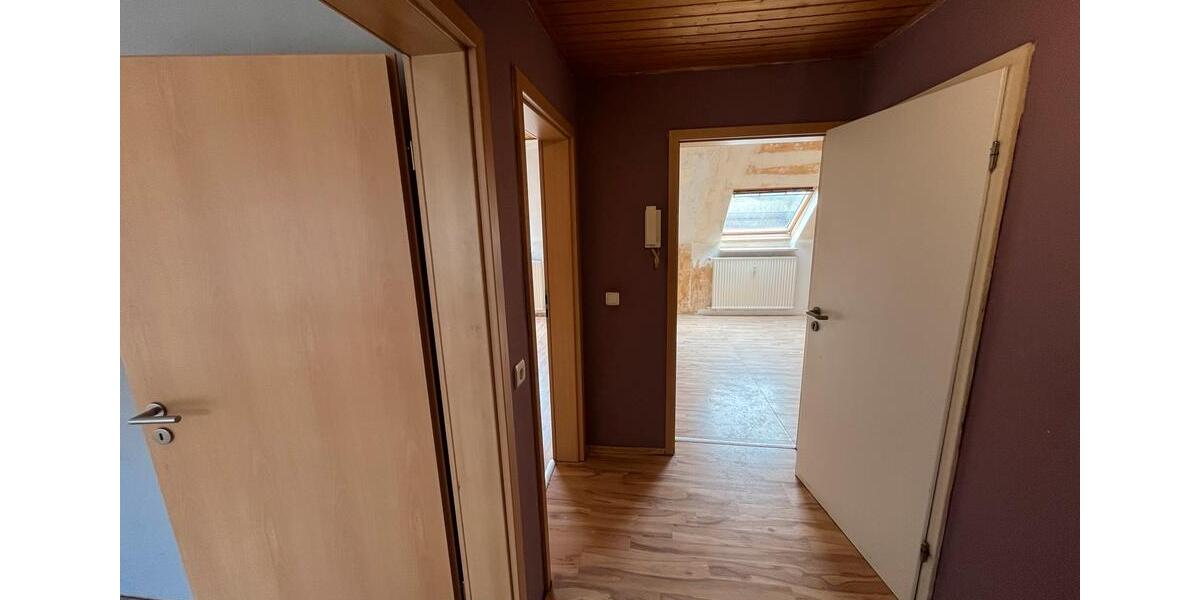 Dachgeschoßwohnung Lennestadt - 1 Zimmer, 60 m&sup2;, 400&euro; | Angebot:25784070