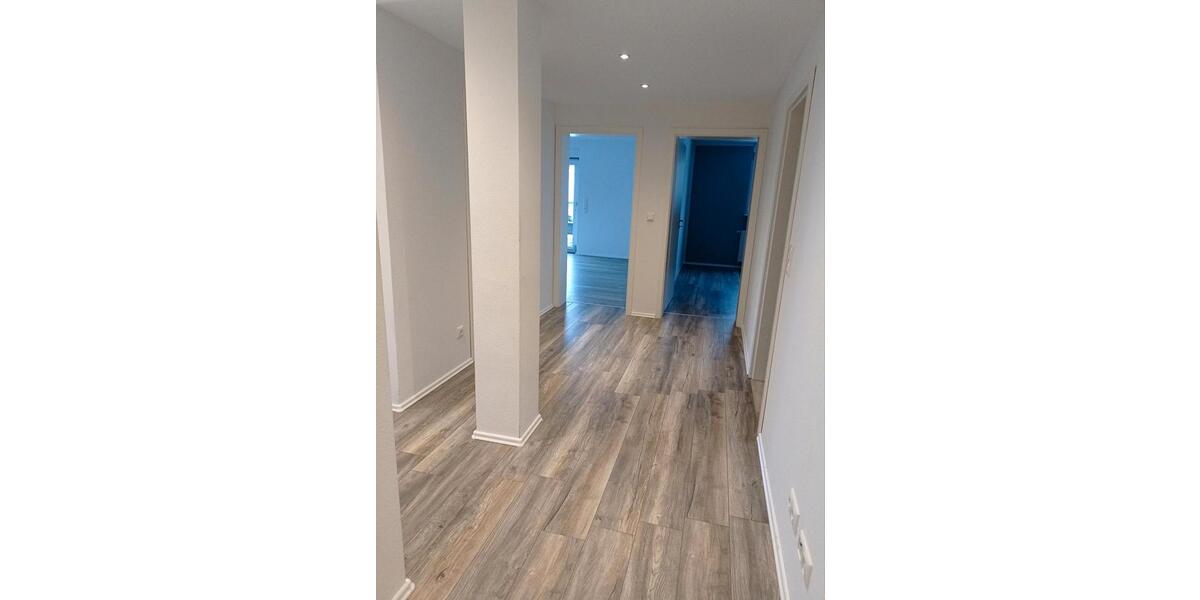Erdgeschoßwohnung Hof - 3 Zimmer, 83 m&sup2;, 600&euro; | Angebot:26659472