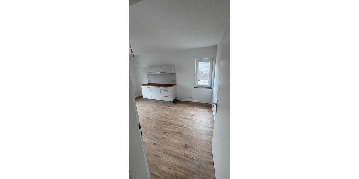 Etagenwohnung Siegen Dillnhütten - 5 Zimmer, 100 m&sup2;, 1.100&euro; | Angebot:25640102