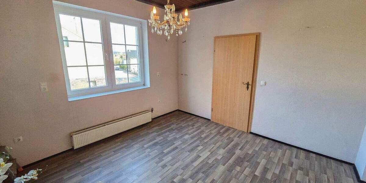 Mehrfamilienhaus, Wohnhaus Pracht / Niederhausen Niederhausen - 8 Zimmer, 229 m&sup2;, 299.000&euro; | Angebot:25819920