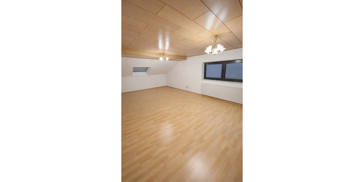 Dachgeschoßwohnung Hamm (Sieg) - 3 Zimmer, 120 m&sup2;, 700&euro; | Angebot:25349786