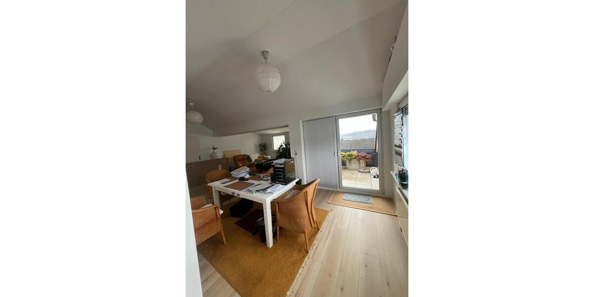 Dachgeschoßwohnung Herborn - 1 Zimmer, 90 m&sup2;, 850&euro; | Angebot:25947880