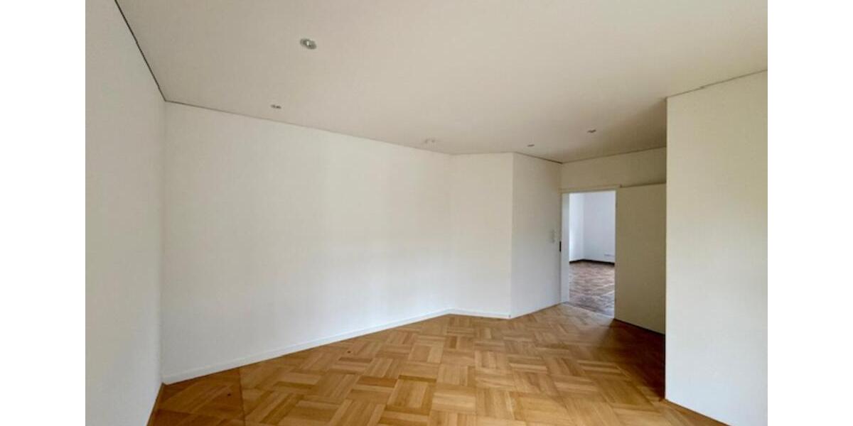 Etagenwohnung Siegen Eiserfeld - 8 Zimmer, 171 m&sup2;, 2.050&euro; | Angebot:25721985