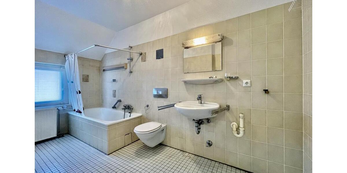 Dachgeschoßwohnung Betzdorf - 2 Zimmer, 70 m&sup2;, 635&euro; | Angebot:25305816