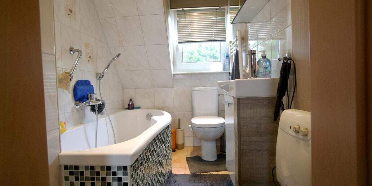 Doppelhaushälfte Erndtebrück - 4 Zimmer, 110 m&sup2;, 179.000&euro; | Angebot:25686200