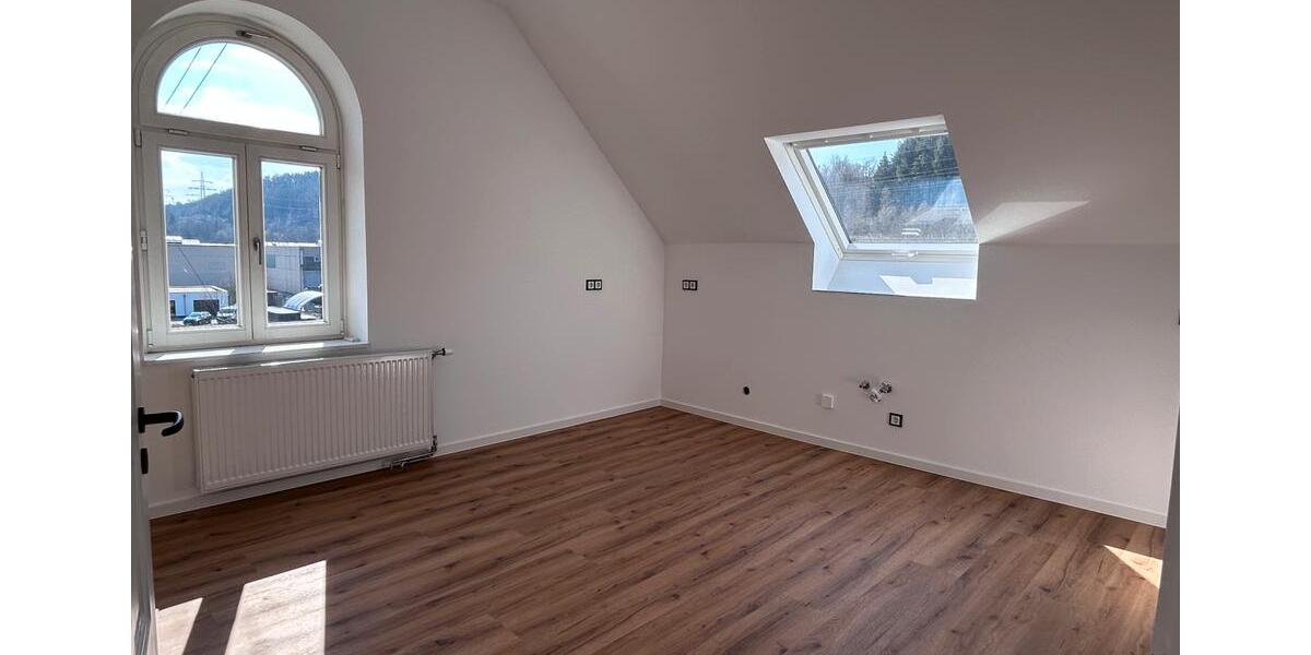 Dachgeschoßwohnung Kreuztal - 3 Zimmer, 96 m&sup2;, 864&euro; | Angebot:25974849