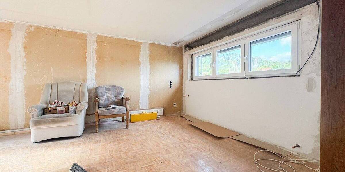 Einfamilienhaus Brachbach - 8 Zimmer, 150 m&sup2;, 210.000&euro; | Angebot:25738156