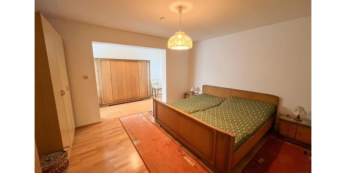Etagenwohnung Siegen Eiserfeld - 3 Zimmer, 159 m&sup2;, 1.125&euro; | Angebot:26194327