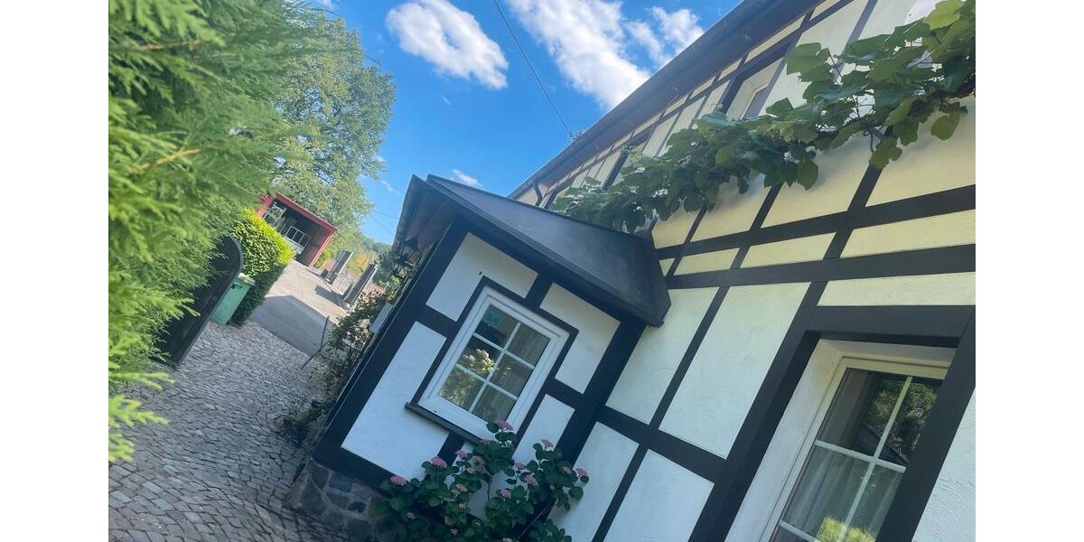Doppelhaushälfte Reichshof - 9 Zimmer, 320 m&sup2;, 400.000&euro; | Angebot:27030689