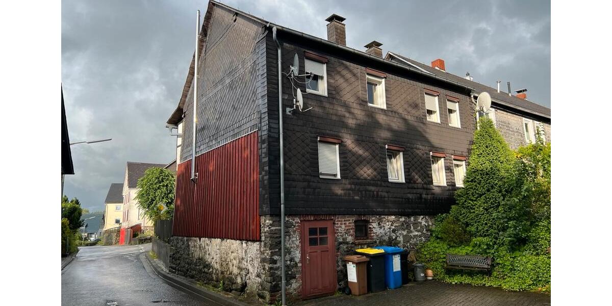 Reihenhaus Weitefeld - 7 Zimmer, 114 m&sup2;, 75.000&euro; | Angebot:26521092